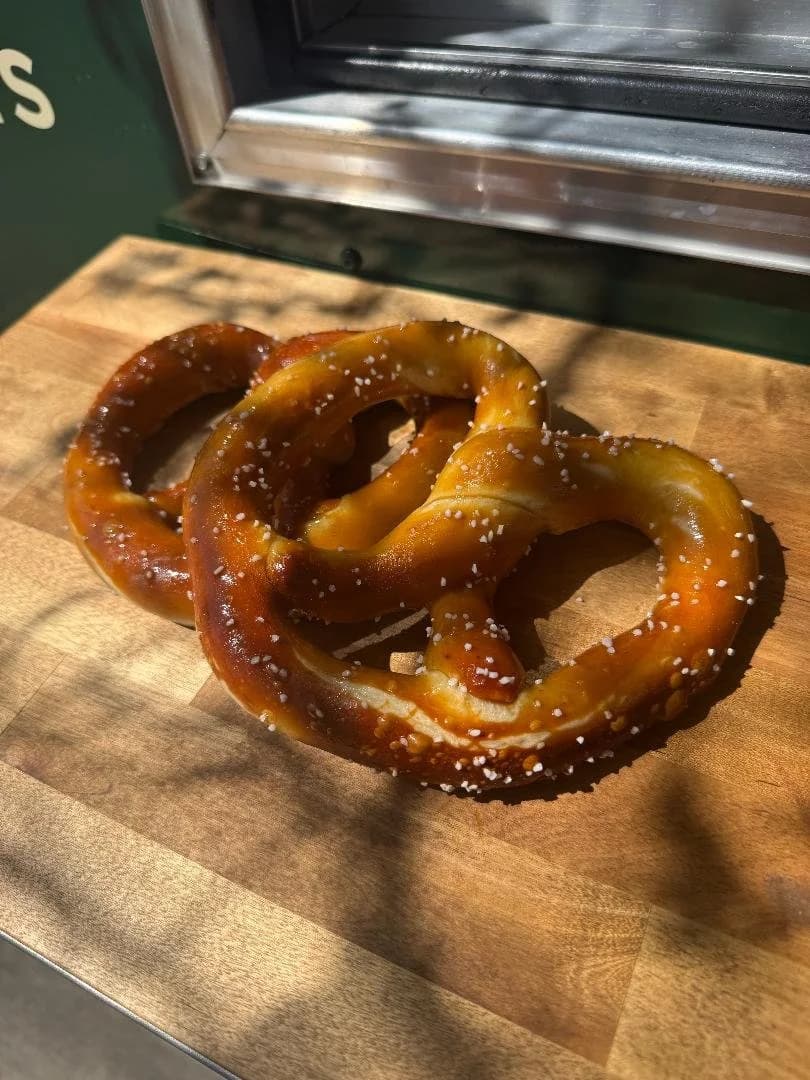 Six-Pack Pretzel Box